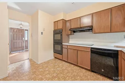 10806 Forest Circle Drive, Saint Louis, MO 63128 - Photo 16