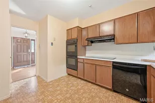 10806 Forest Cir Dr, Saint Louis, MO 63128 - Photo 16