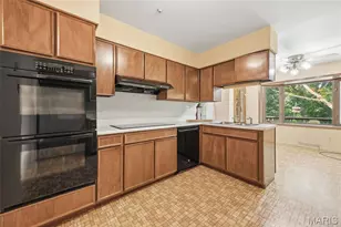 10806 Forest Cir Dr, Saint Louis, MO 63128 - Photo 18
