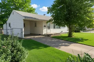 8433 1st St, Berkeley, MO 63134 - Photo 2
