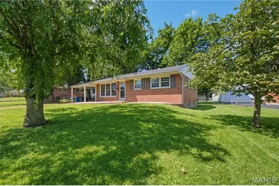 350 Saint Patrick Lane, Florissant, MO 63031 - Photo 2