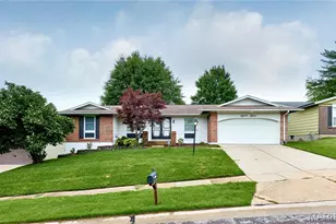 1815 Lakemont Ln, Hazelwood, MO 63138 - Photo 2