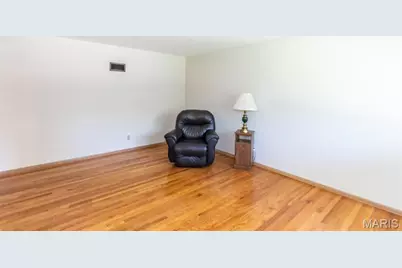 6319 Mackenzie Court, Saint Louis, MO 63123 - Photo 4