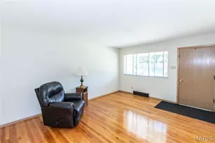 6319 MacKenzie Ct, Saint Louis, MO 63123 - Photo 2