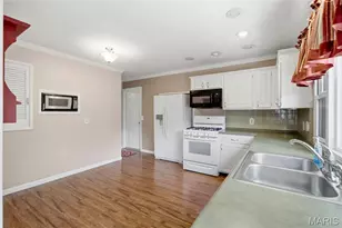 5615 Wieland Dr, Saint Louis, MO 63128 - Photo 12