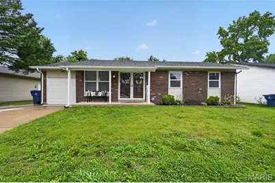 3027 Luxury Drive, Florissant, MO 63031 - Photo 1