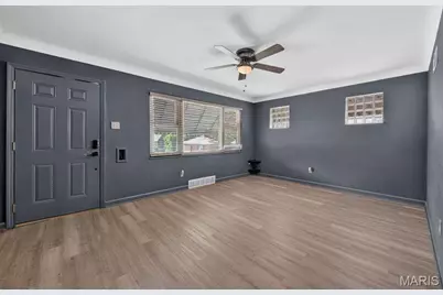 30 Jendale Court Court, Jennings, MO 63136 - Photo 6