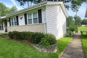 130 Sackett Dr, Florissant, MO 63033 - Photo 2