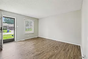 4057 Fox Island Dr, Florissant, MO 63034 - Photo 4
