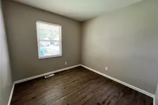 1333 Columbus Dr, Saint Louis, MO 63138 - Photo 4