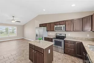 471 Honeysuckle Creek Dr, Wentzville, MO 63385 - Photo 2