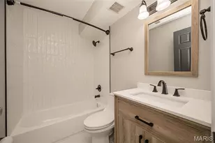 6300 Sprig Oak Ct, Saint Louis, MO 63128 - Photo 16