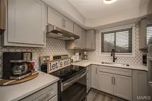 6300 Sprig Oak Ct, Saint Louis, MO 63128 - Photo 10