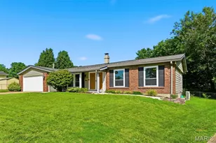 4970 Fernhill Dr, Saint Louis, MO 63128 - Photo 2