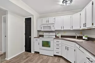 2331 Kratky Rd, Saint Louis, MO 63114 - Photo 6