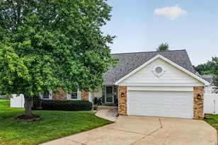 8 Lewis Ct, Saint Peters, MO 63376 - Photo 2
