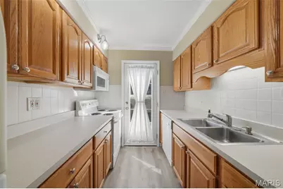 4392 Chateau De Ville Drive #H, Mehlville, MO 63129 - Photo 12