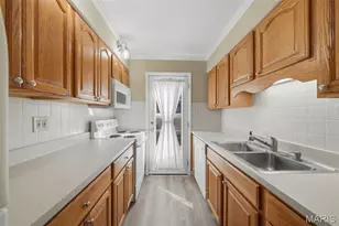 4392 Chateau De Ville Dr, Unincorporated, MO 63129 - Photo 12
