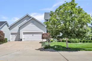 731 Castle Pines Dr, Ballwin, MO 63021 - Photo 2
