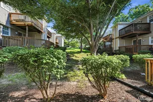 8907 Wrenwood Ln, Brentwood, MO 63144 - Photo 32