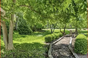 8907 Wrenwood Ln, Brentwood, MO 63144 - Photo 42