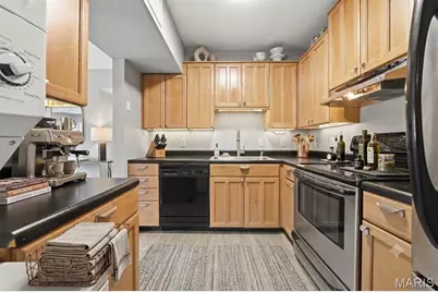 8907 Wrenwood Lane, Brentwood, MO 63144 - Photo 18