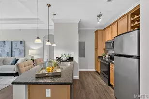 2756 Mcknight Crossing Ct, Saint Louis, MO 63124 - Photo 6