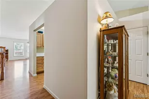 227 Maryland Dr, O'Fallon, MO 63366 - Photo 4