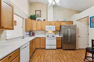 227 Maryland Dr, O'Fallon, MO 63366 - Photo 8