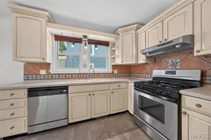 1014 N Benton Ave, Saint Charles, MO 63301 - Photo 12