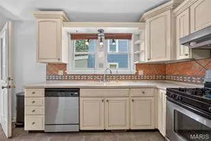 1014 N Benton Ave, Saint Charles, MO 63301 - Photo 14