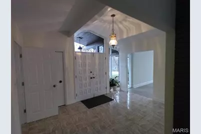 10621 Country View Drive, Creve Coeur, MO 63141 - Photo 2