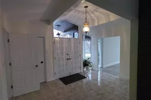10621 Country View Dr, Creve Coeur, MO 63141 - Photo 2