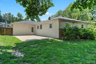 1011 Hawthorn Avenue, Saint Charles, MO 63301 - Photo 10