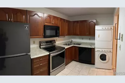 1690 E Swan Circle, Saint Louis, MO 63144 - Photo 4