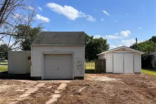 196 E Elm St, Winfield, MO 63389 - Photo 1
