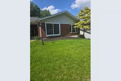 6813 Coachlight Square Court, Florissant, MO 63033 - Photo 2