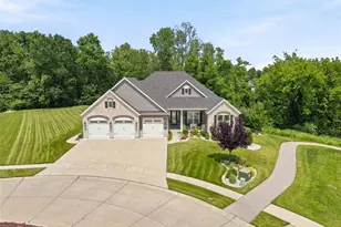 312 Deep Ravine Ct, Saint Charles, MO 63301 - Photo 4