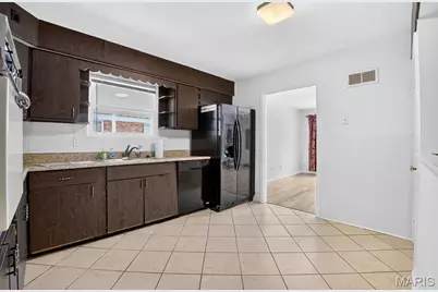 10813 Waycroff Drive, Saint Louis, MO 63114 - Photo 8