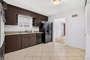 10813 Waycroff Dr, Saint Louis, MO 63114 - Photo 8