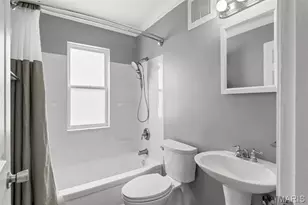 9542 Theodosia Ave, Overland, MO 63114 - Photo 14