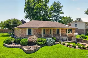468 Falaise Dr, Creve Coeur, MO 63141 - Photo 2