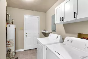 263 S Hartnett Ave, Ferguson, MO 63135 - Photo 14