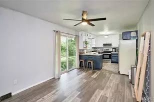 1800 Apple Blossom Ct, Florissant, MO 63031 - Photo 10