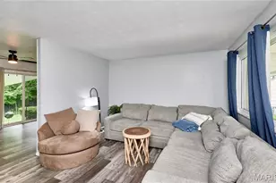 1800 Apple Blossom Ct, Florissant, MO 63031 - Photo 6
