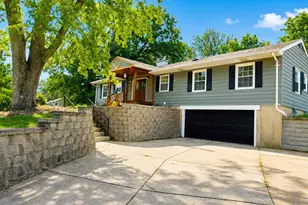 216 Hillsdale Dr, Ballwin, MO 63011 - Photo 2