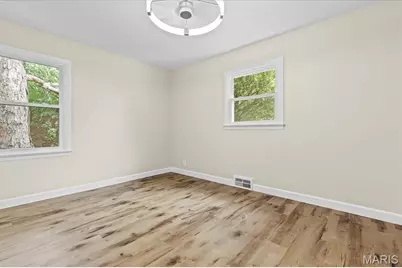 9353 Laramie Drive, Bellefontaine Neighbors, MO 63137 - Photo 12