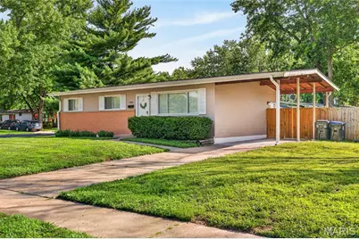 200 Falcon Drive, Florissant, MO 63031 - Photo 2