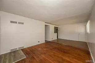143 Roderick Dr, Saint Louis, MO 63137 - Photo 4