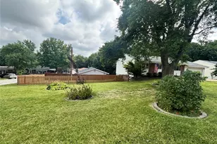 3731 Calef Dr, Saint Louis, MO 63125 - Photo 2